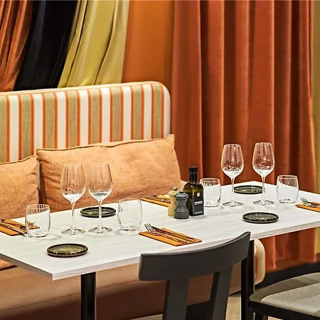 Adagio Access Centre Cathedrale Hotel 3*