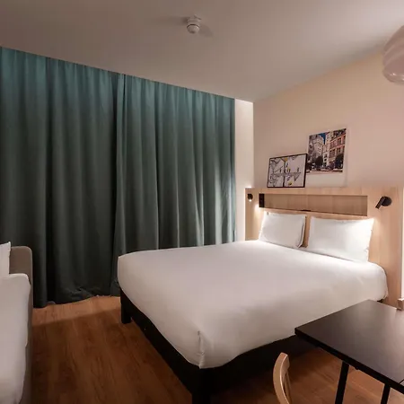 Hotel Adagio Access Centre Cathédrale 3*