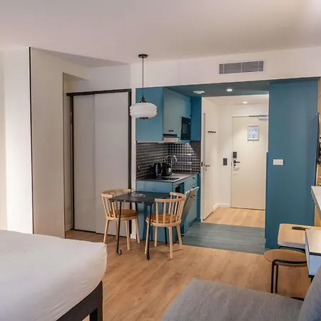 Отель Adagio Access Centre Cathedrale 3*